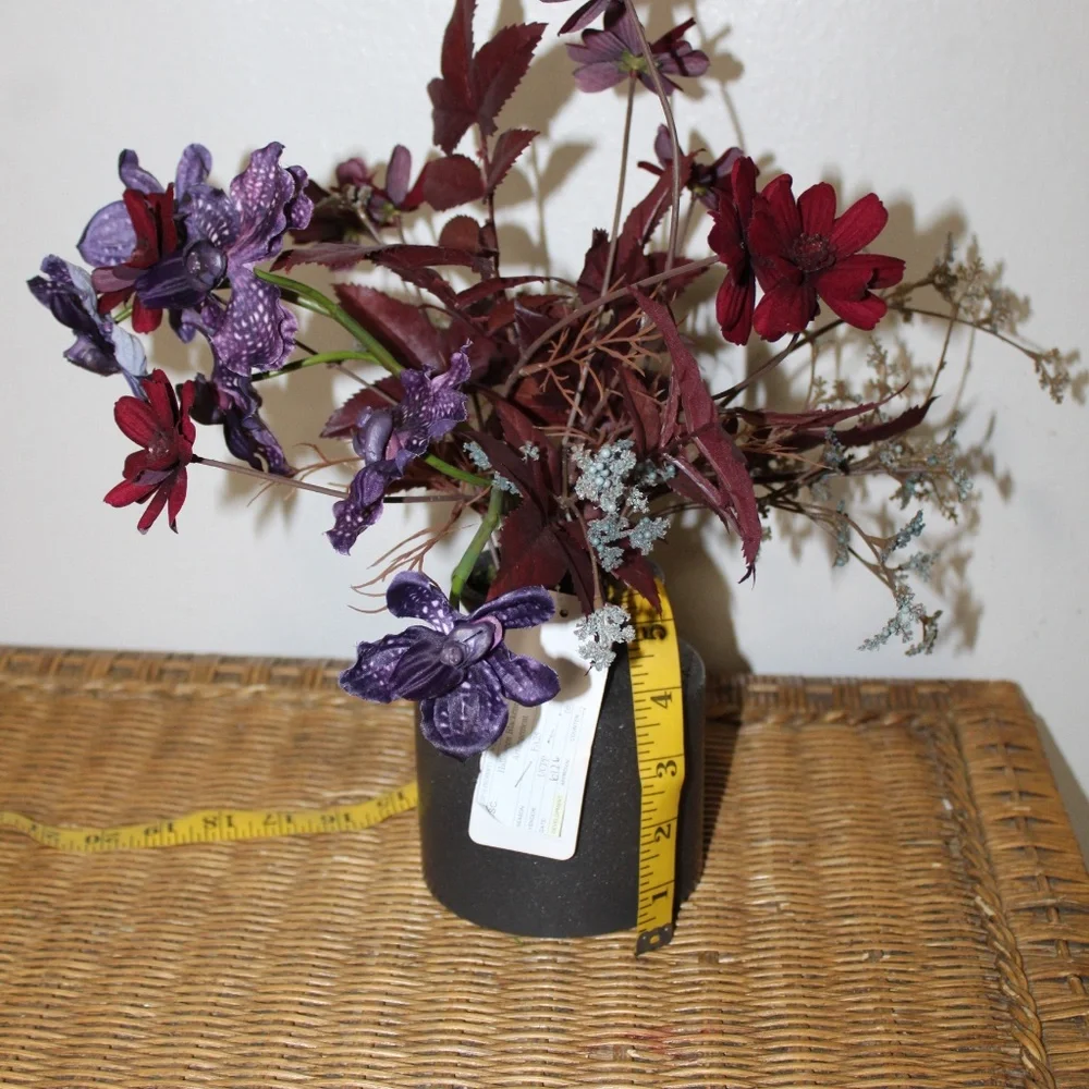 Williams Sonoma Halloween Blackened Arrangement.